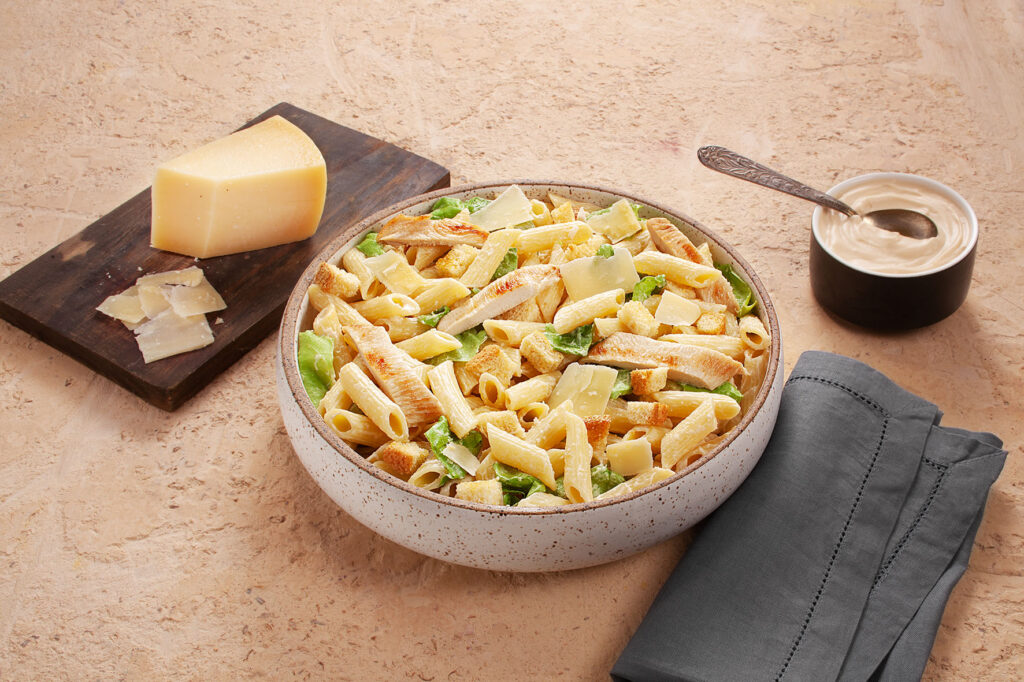Salada Caesar com Penne Grano Duro – Santa Amália Salada Caesar com Penne Grano Duro – Santa Amália